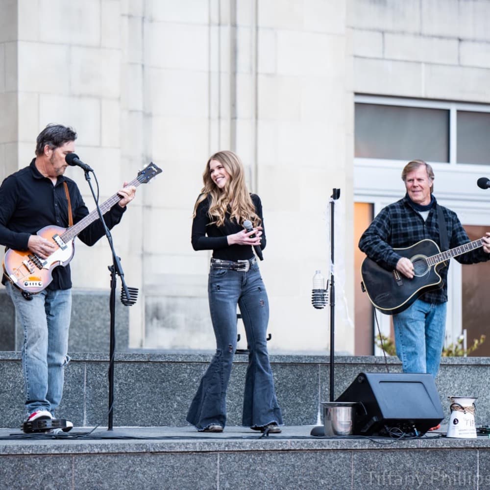 Lindsey Kate Band Image #7