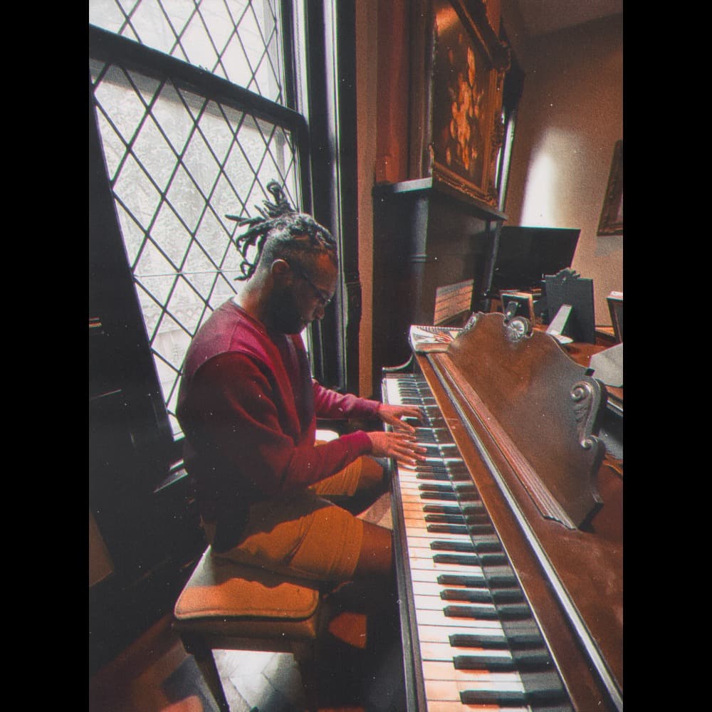 Reggie Watkins Piano Image #4