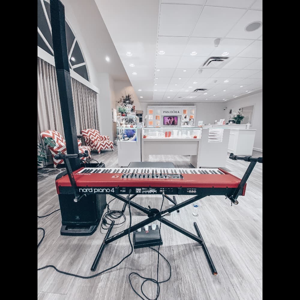 Reggie Watkins Piano Image #5