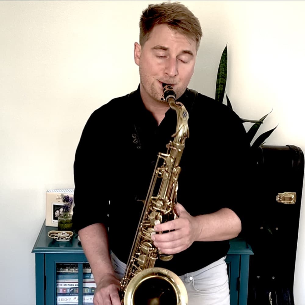 Taylor Field - Sax and Singer