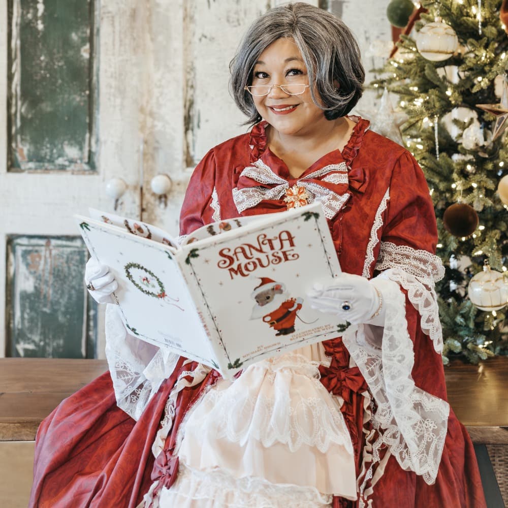 That Filipina Mrs. Claus - Aila Cringle Image #2