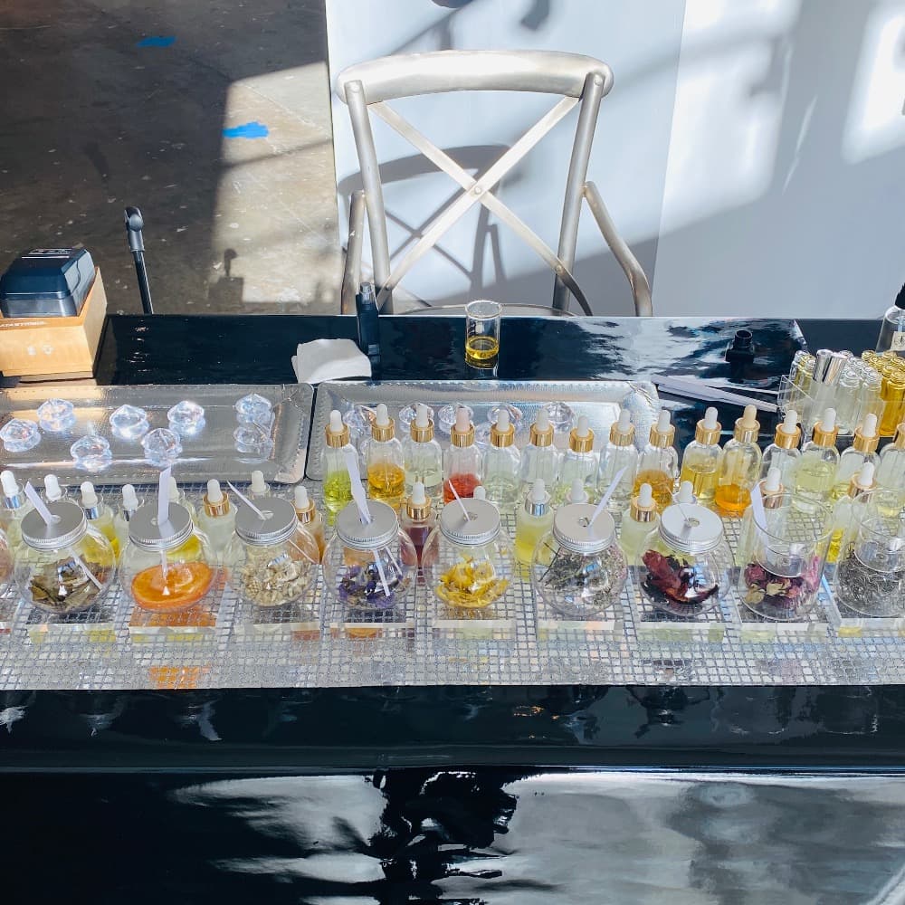 Bespoke Aromatherapy Blending Bar CHI Image #4