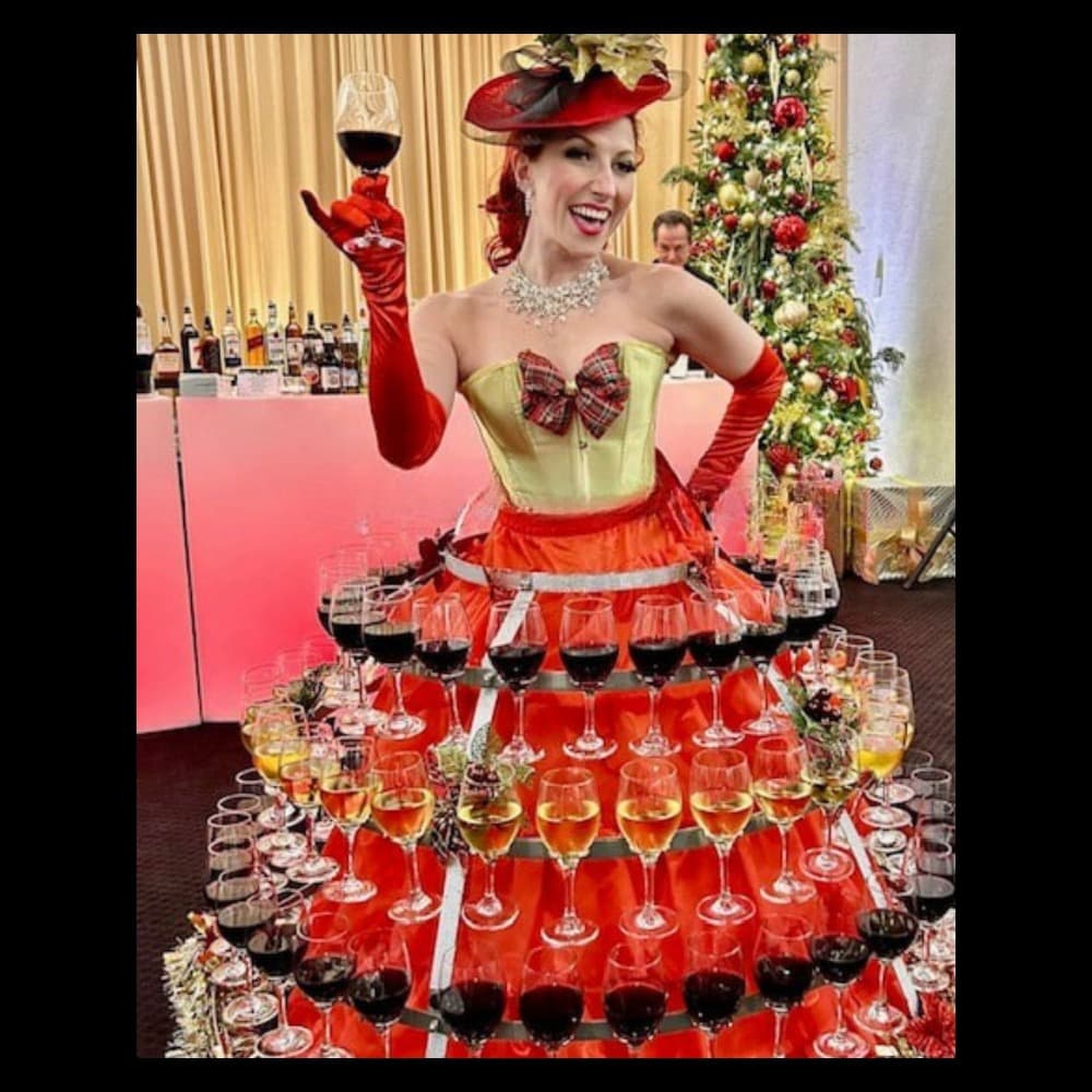 THEMED AND COSTUMED STROLLING GREETERS Image #3