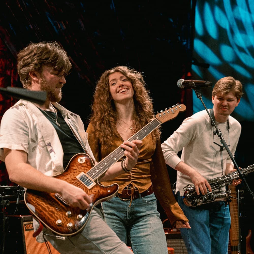 Moga Family Band Image #4