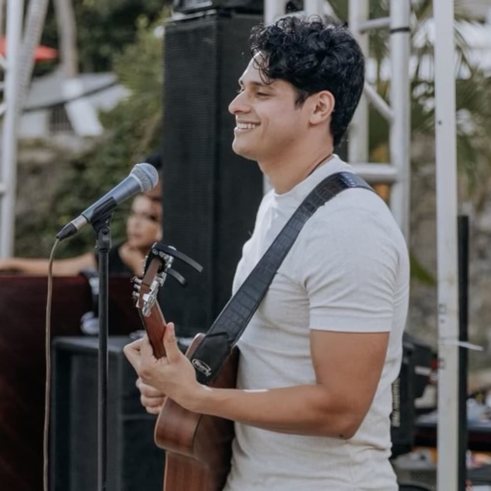 Kevin Tapia Image #0