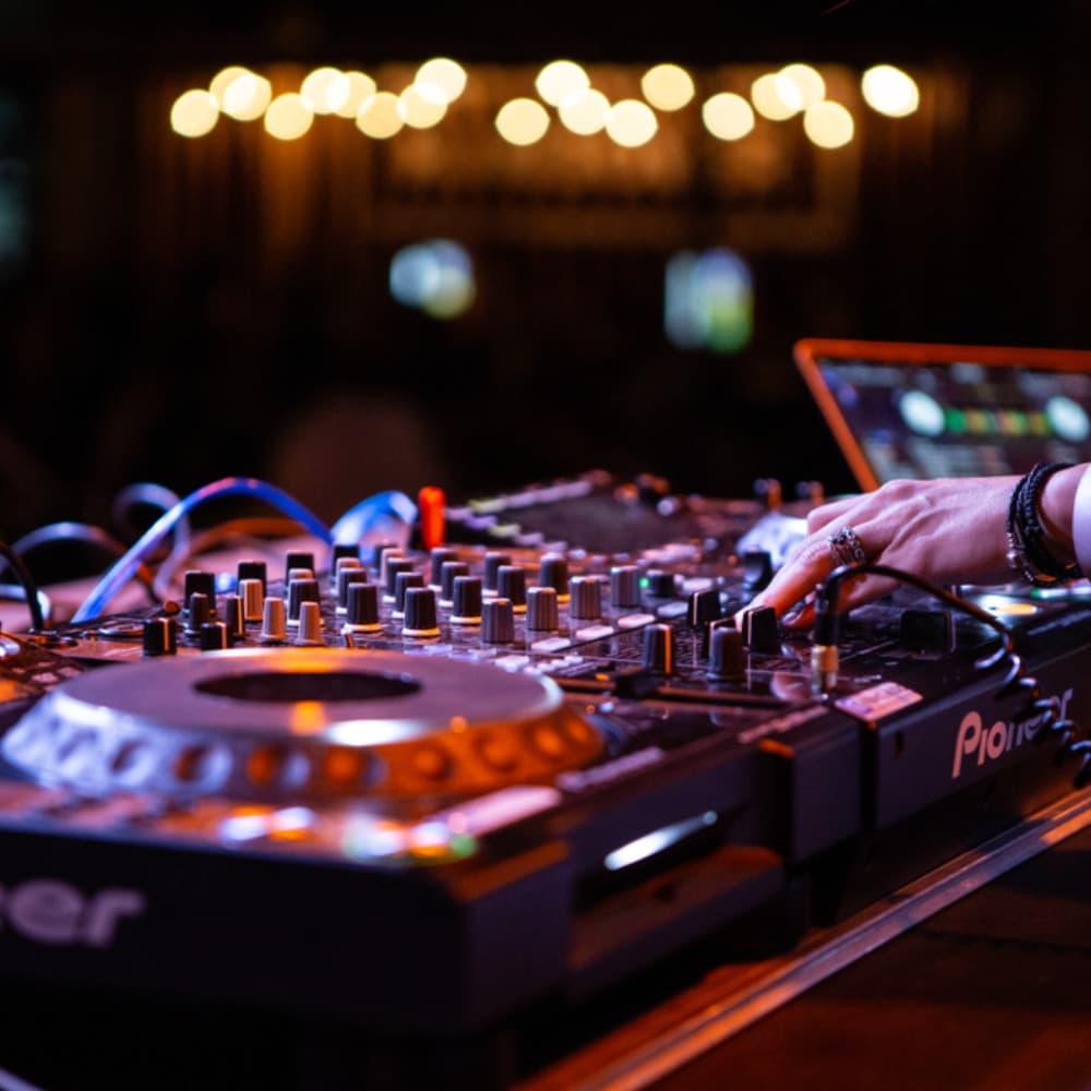 DJ EM Image #0
