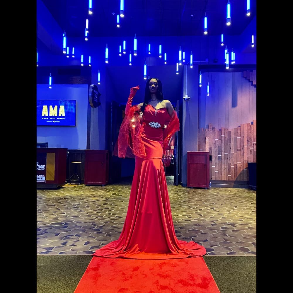Living Red Carpet Performer Image #1
