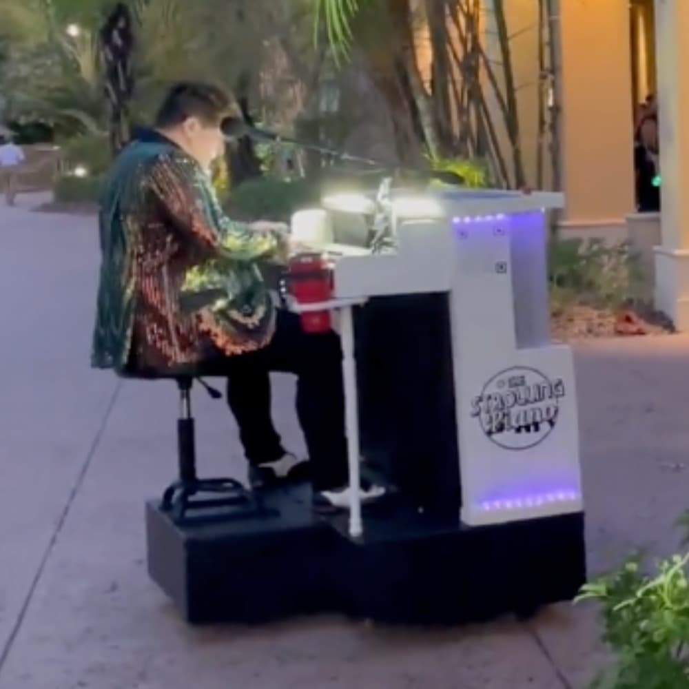 Strolling Piano Image #0
