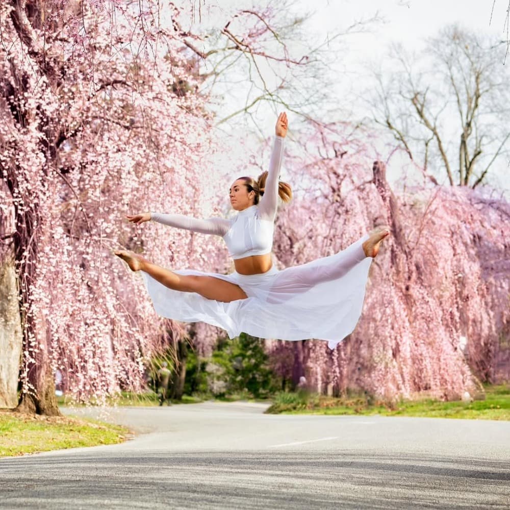 Dancers Image #3