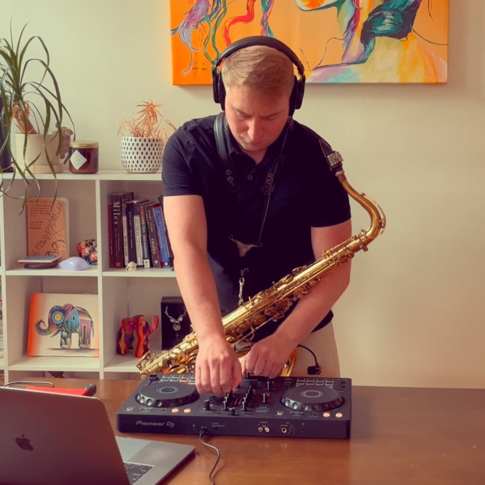 Taylor Field - Sax and Singer Image #3