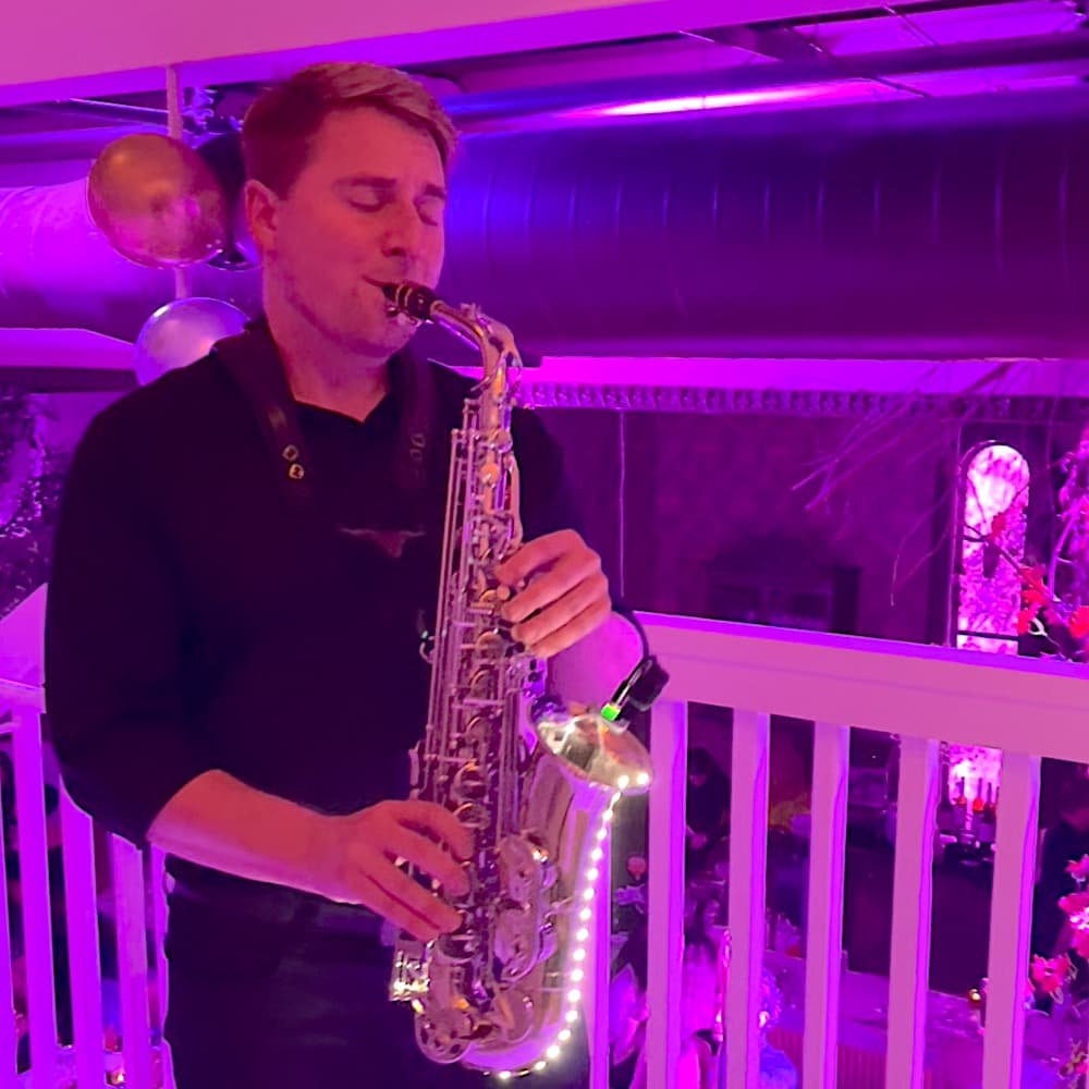 Taylor Field - Sax and Singer Image #4