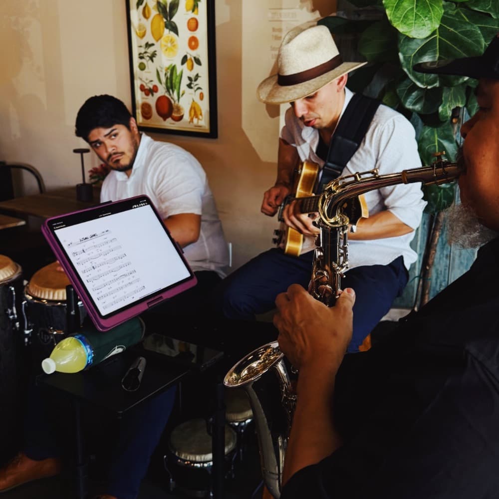 Agua de Coco Image #0