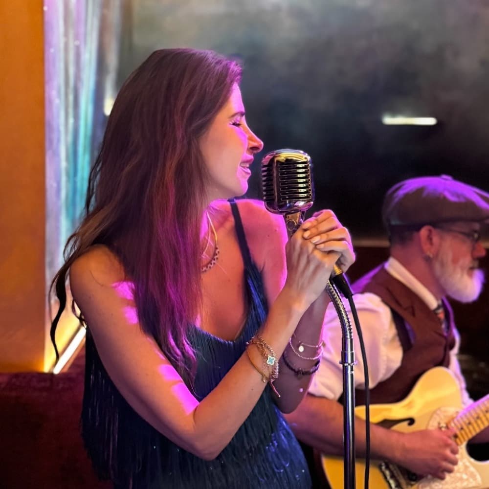 Holiday & Vine Image #3