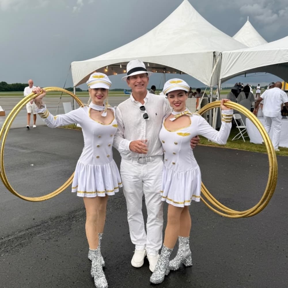 Strolling Character Performers Image #4