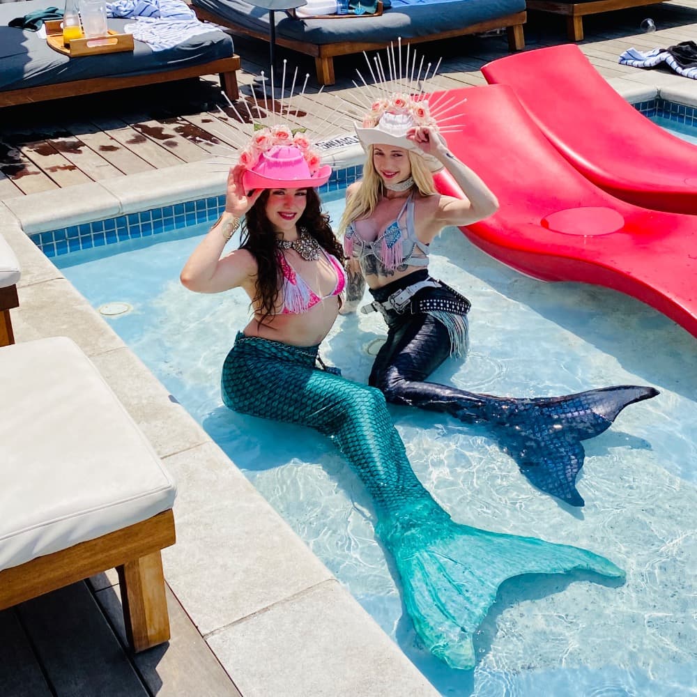 Strolling Character Performers Image #5