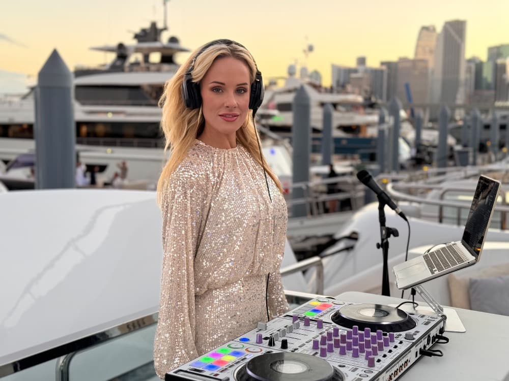 DJ Cat Shell Image #1