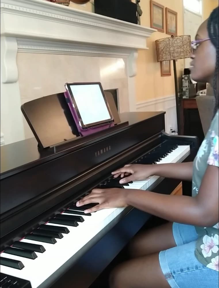 Pianist & Violinist Marini Kelley Image #3
