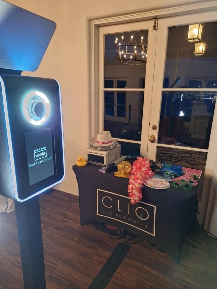 CLIQ Social Booths (powered by VOX DJs) and Event Lighting photo 4