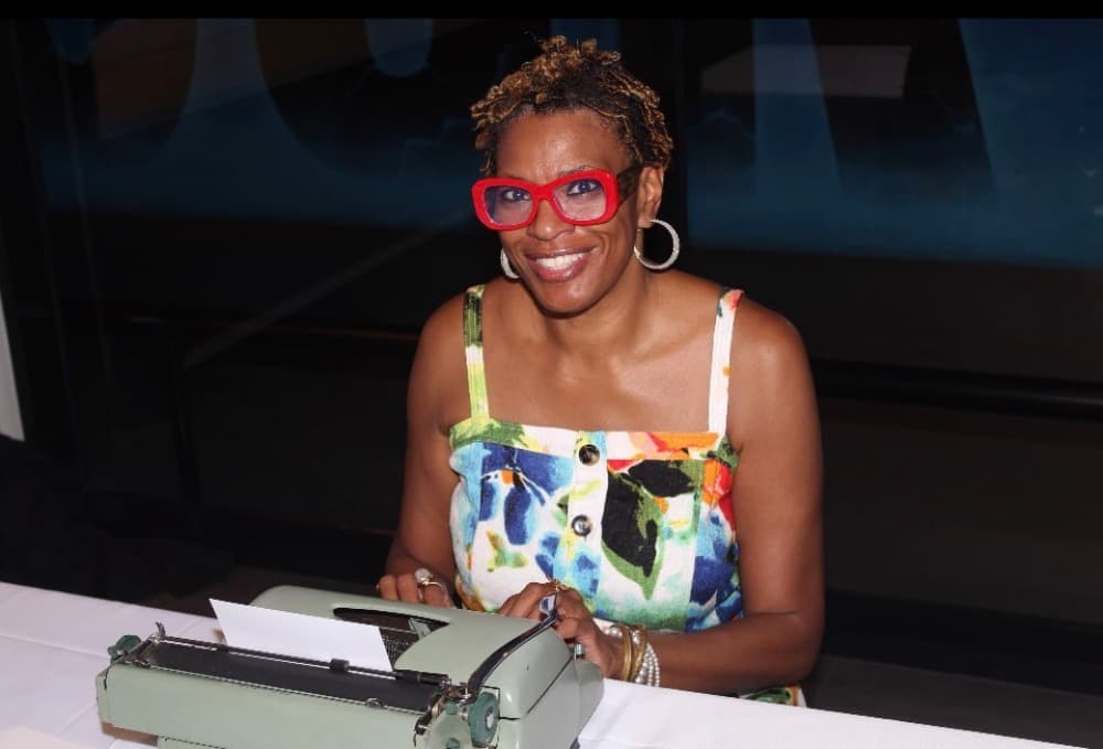 Dionne Hunter photo 3