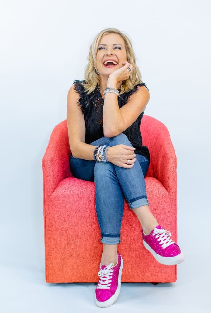Julie Brown photo 2