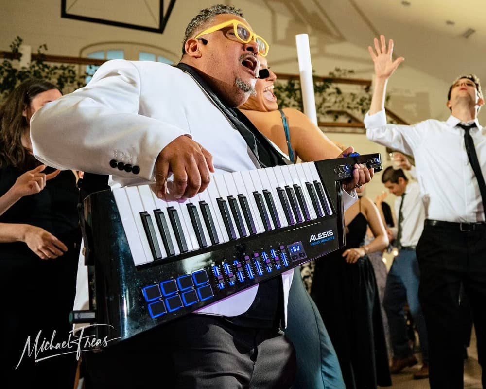 DJ P-LO The Ultimate DJ and Live Music Experience photo 2