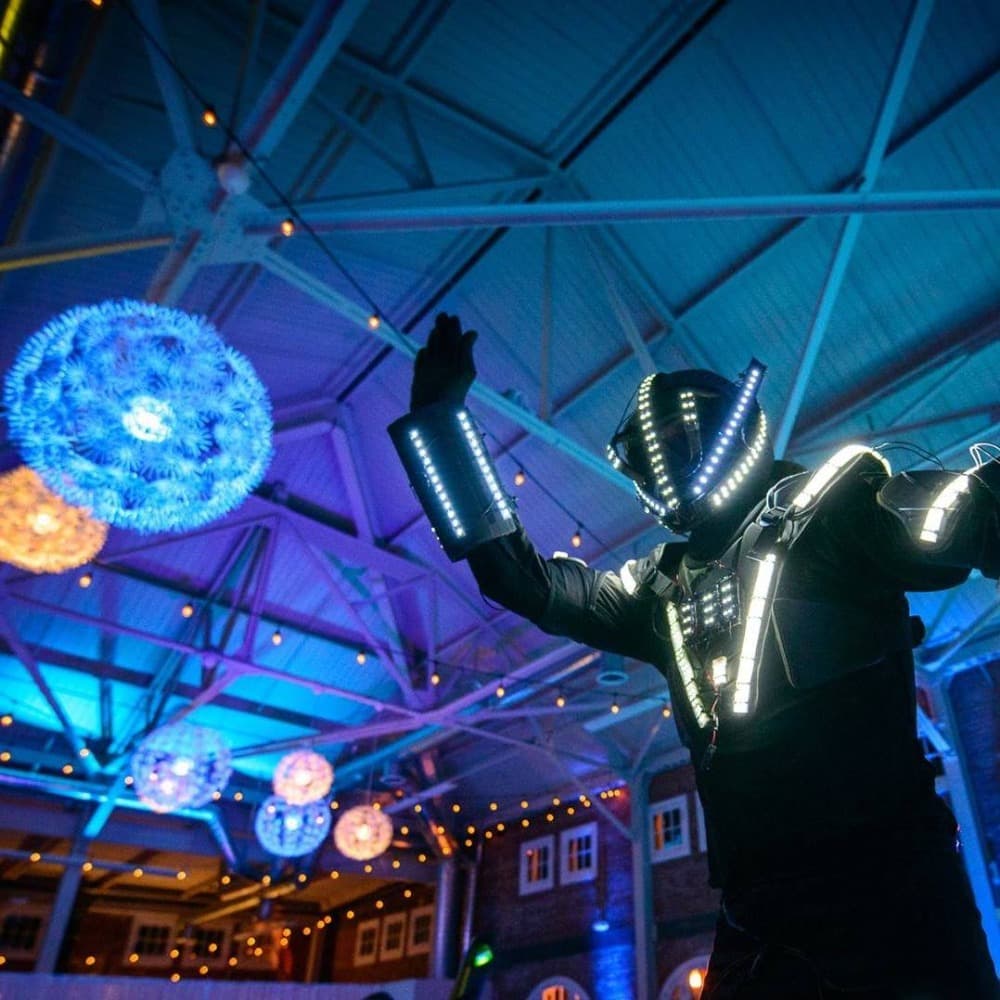 Cirque Quirk LED Stilt Robot photo 4