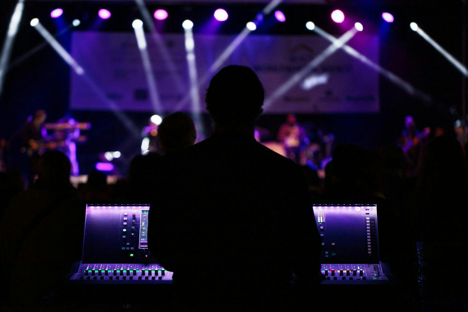 Amp Up Your Event: Why Killer Audio Visuals Are Your Corporate Event’s Secret Weapon