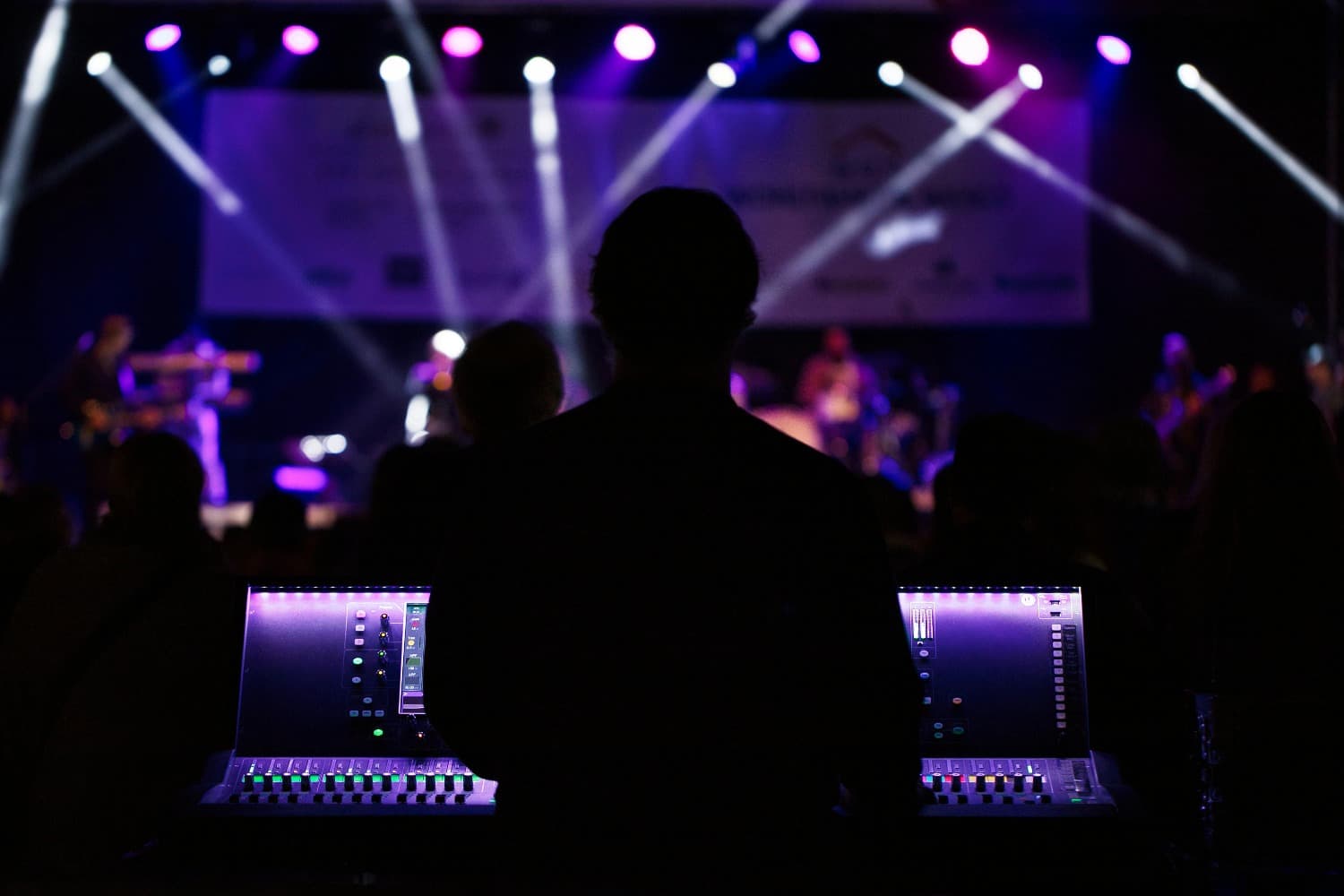 Amp Up Your Event: Why Killer Audio Visuals Are Your Corporate Event’s Secret Weapon