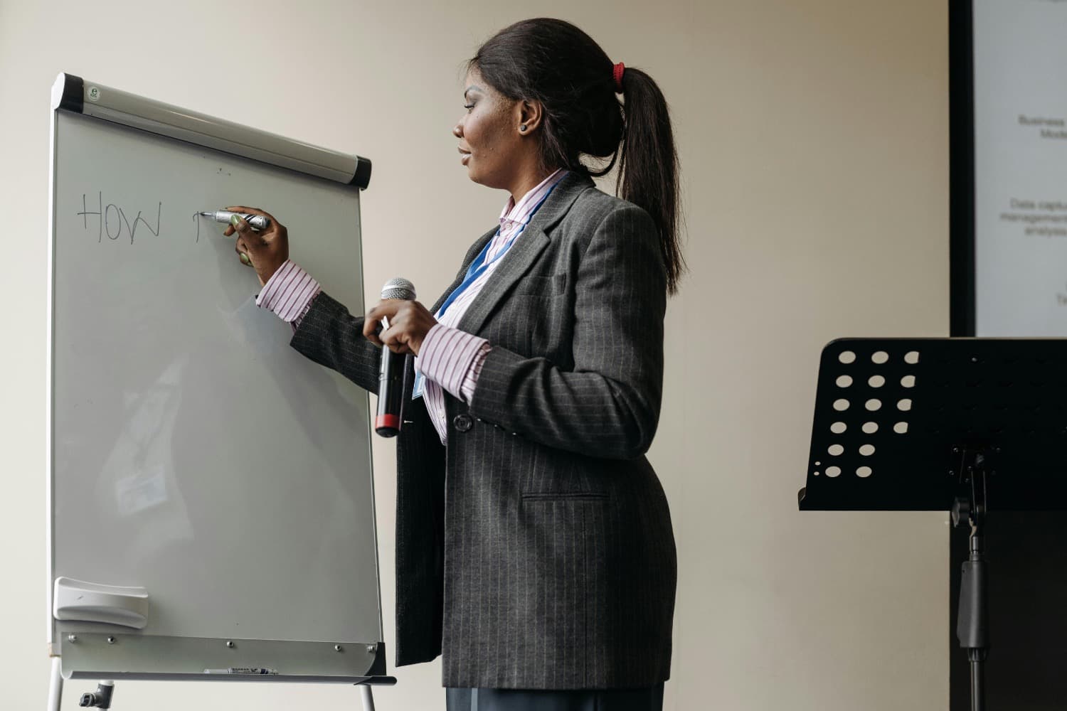 How HR Speakers Can Transform Your Workplace (Without the Corporate Jargon)